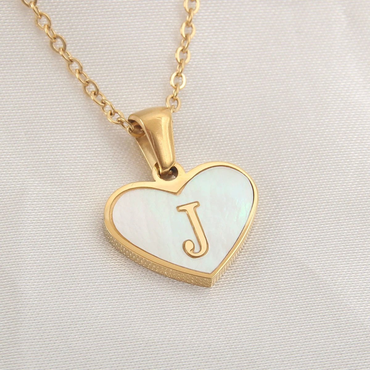 26 Letter Heart-shaped Necklace White Shell Love Clavicle Chain Fashion Personalized Necklace For Women Jewelry Valentine's Day MANDOTOS