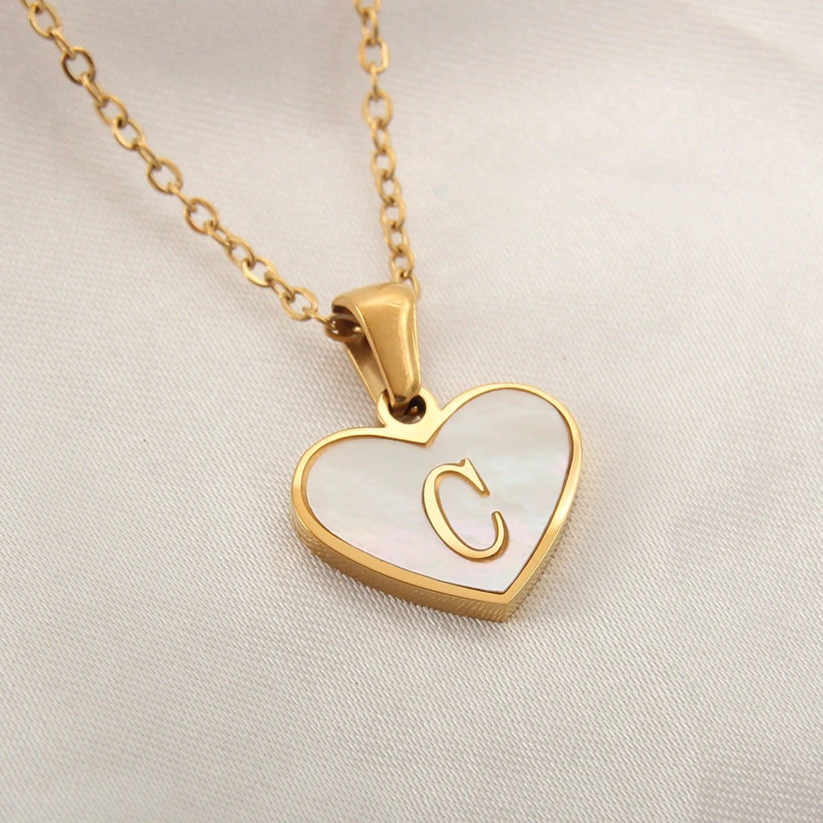 26 Letter Heart-shaped Necklace White Shell Love Clavicle Chain Fashion Personalized Necklace For Women Jewelry Valentine's Day MANDOTOS