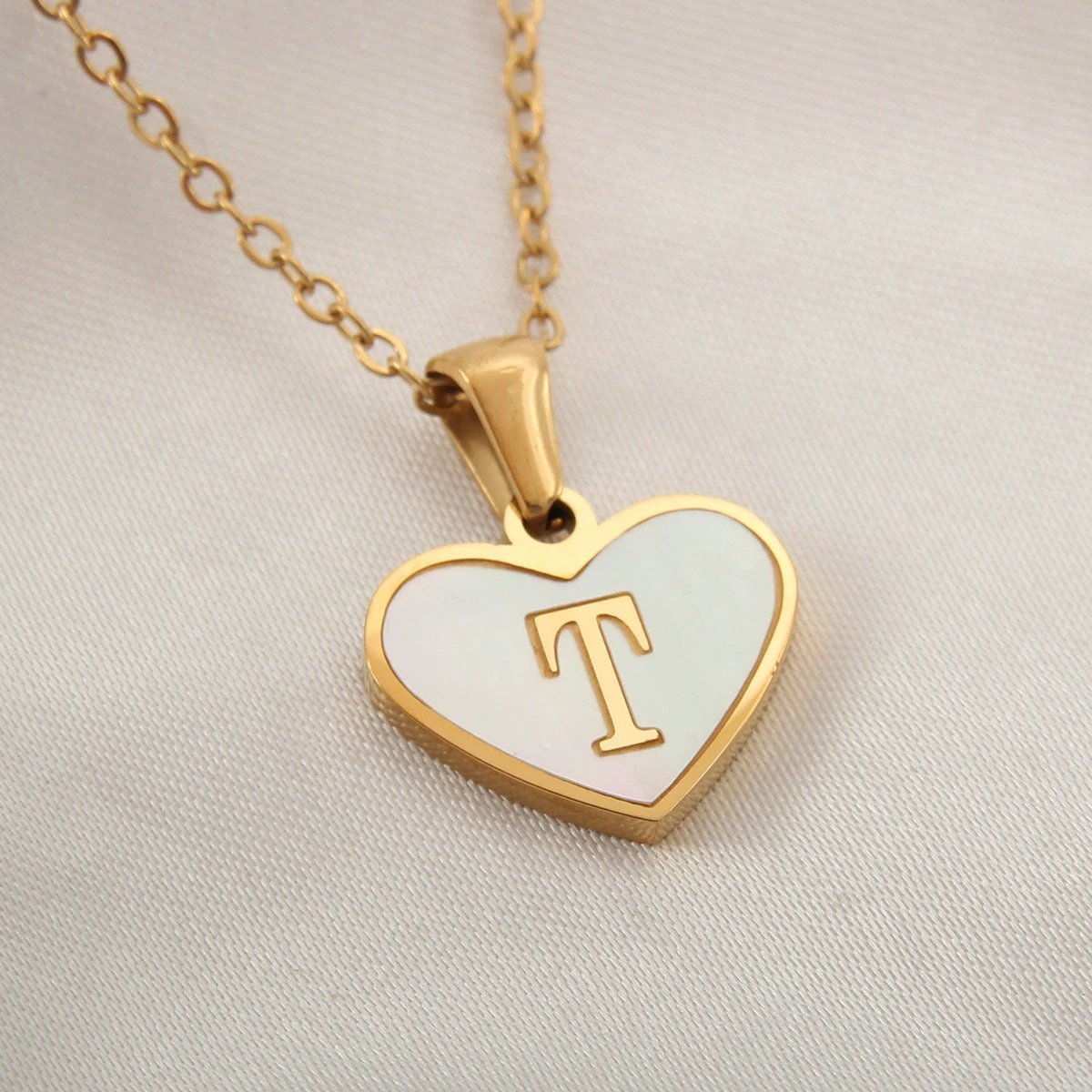 26 Letter Heart-shaped Necklace White Shell Love Clavicle Chain Fashion Personalized Necklace For Women Jewelry Valentine's Day MANDOTOS