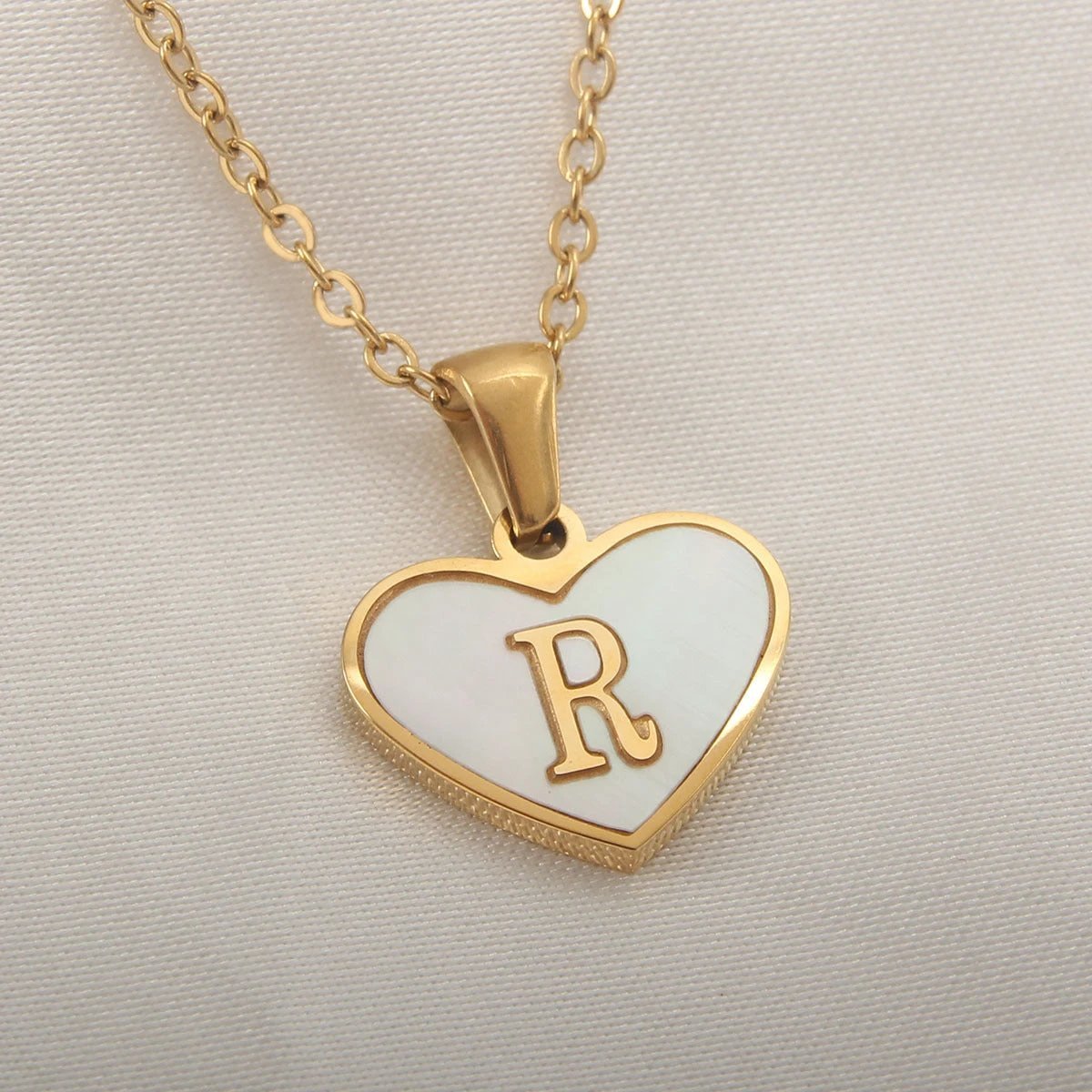 26 Letter Heart-shaped Necklace White Shell Love Clavicle Chain Fashion Personalized Necklace For Women Jewelry Valentine's Day MANDOTOS