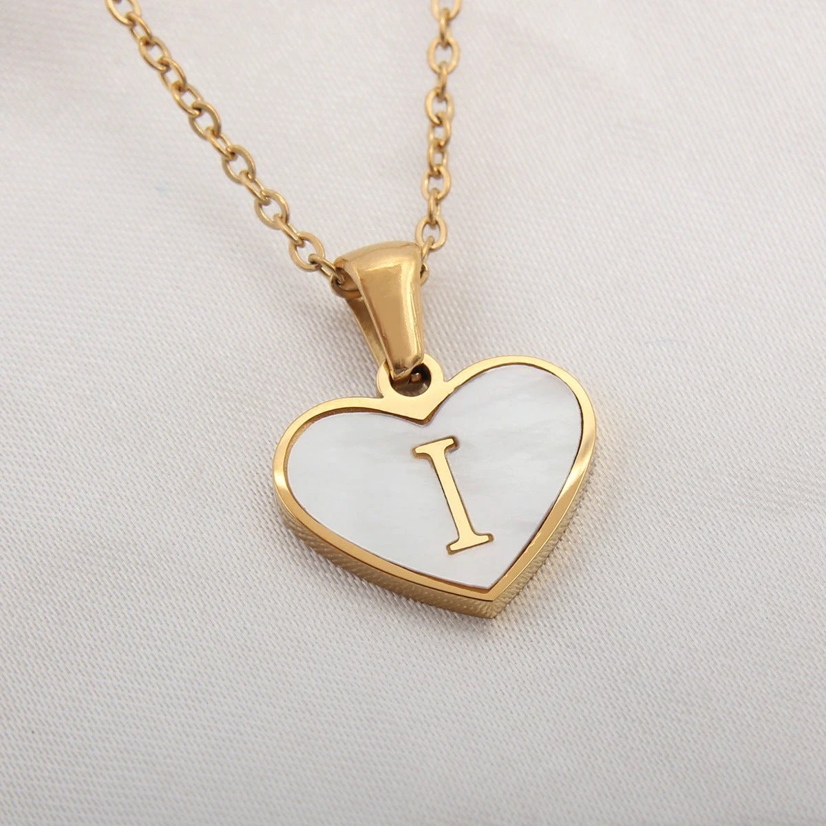 26 Letter Heart-shaped Necklace White Shell Love Clavicle Chain Fashion Personalized Necklace For Women Jewelry Valentine's Day MANDOTOS