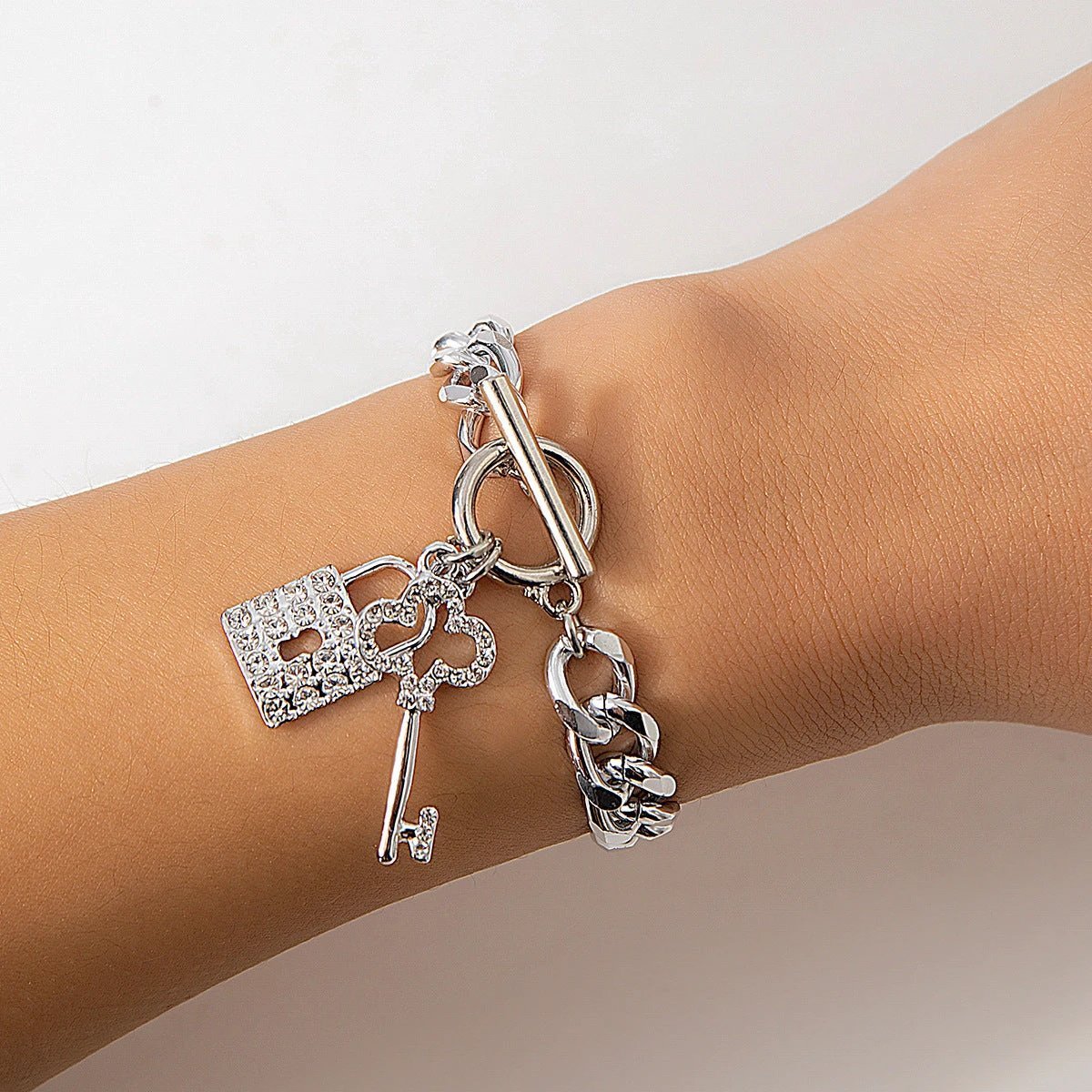 Thick Chain Lock and Key Pendant Necklace - Trendy Fashion Jewelry MANDOTOS