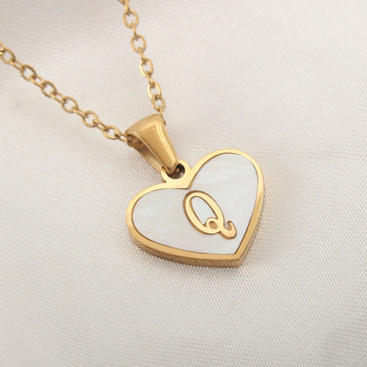 26 Letter Heart-shaped Necklace White Shell Love Clavicle Chain Fashion Personalized Necklace For Women Jewelry Valentine's Day MANDOTOS