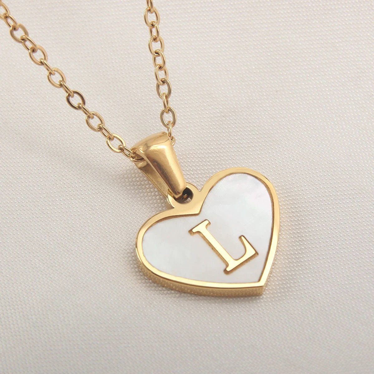 26 Letter Heart-shaped Necklace White Shell Love Clavicle Chain Fashion Personalized Necklace For Women Jewelry Valentine's Day MANDOTOS