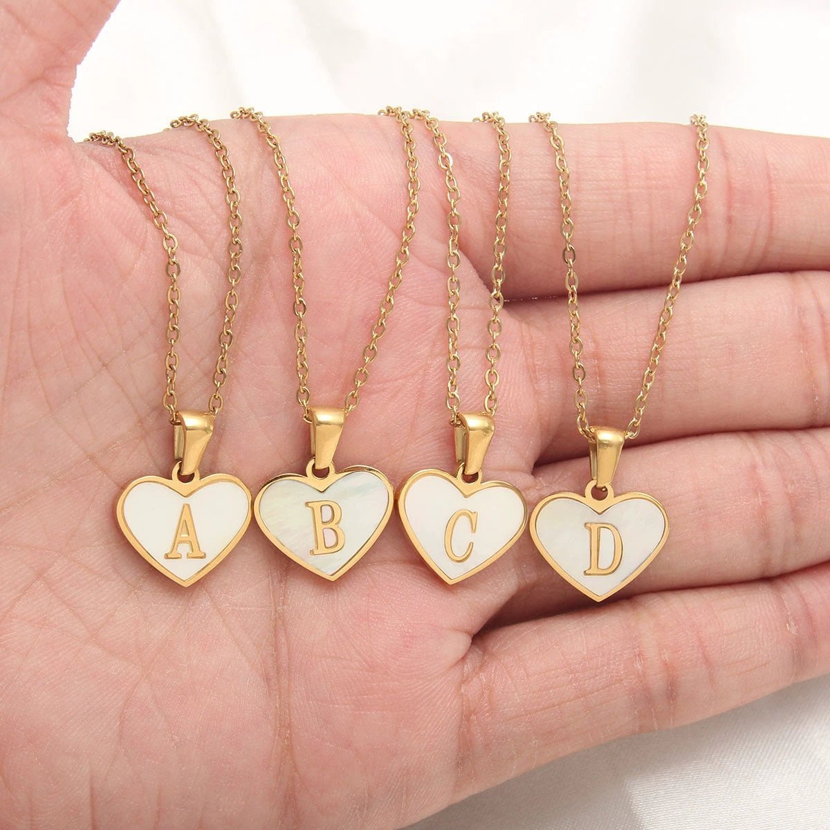 26 Letter Heart-shaped Necklace White Shell Love Clavicle Chain Fashion Personalized Necklace For Women Jewelry Valentine's Day MANDOTOS