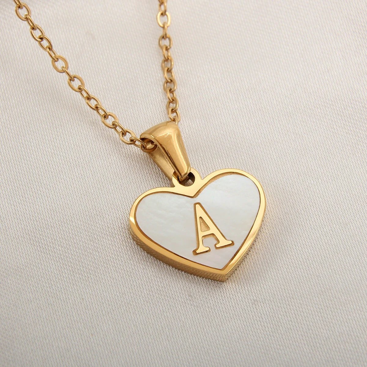 26 Letter Heart-shaped Necklace White Shell Love Clavicle Chain Fashion Personalized Necklace For Women Jewelry Valentine's Day MANDOTOS