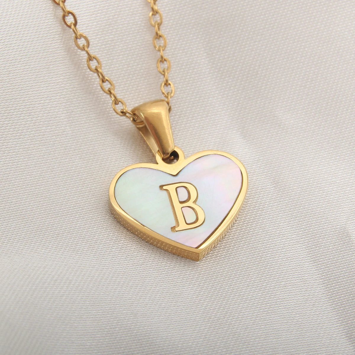 26 Letter Heart-shaped Necklace White Shell Love Clavicle Chain Fashion Personalized Necklace For Women Jewelry Valentine's Day MANDOTOS