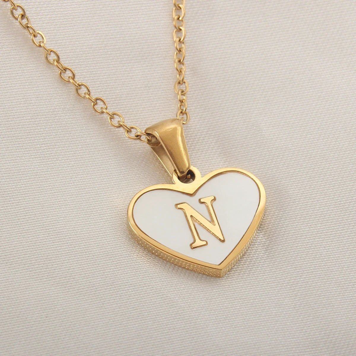 26 Letter Heart-shaped Necklace White Shell Love Clavicle Chain Fashion Personalized Necklace For Women Jewelry Valentine's Day MANDOTOS
