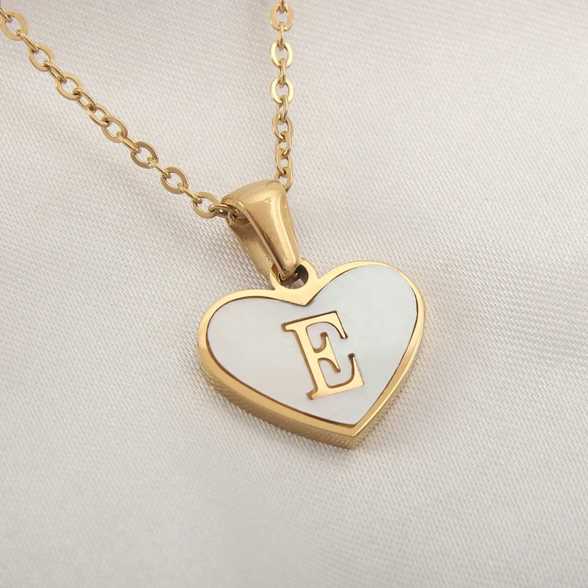 26 Letter Heart-shaped Necklace White Shell Love Clavicle Chain Fashion Personalized Necklace For Women Jewelry Valentine's Day MANDOTOS