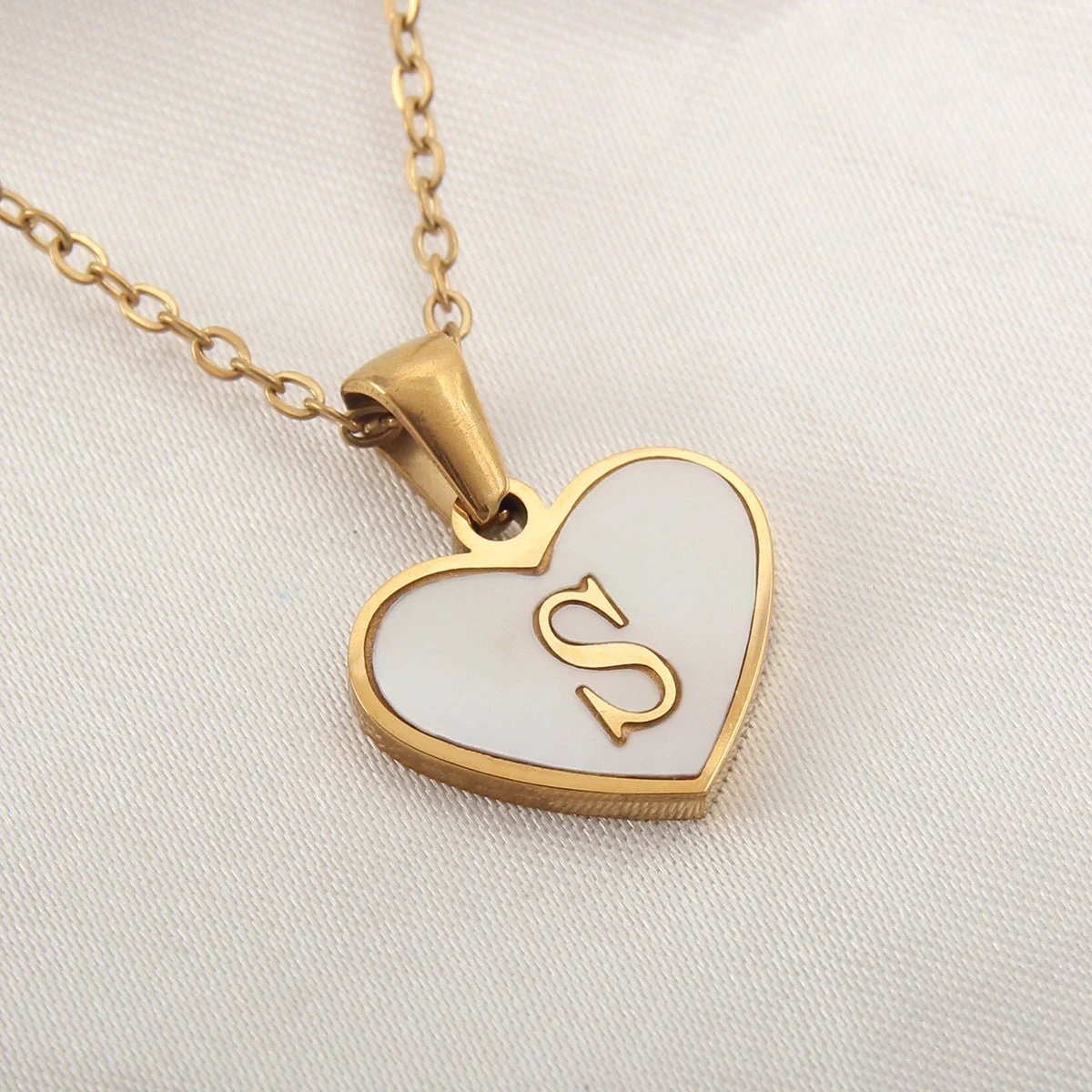 26 Letter Heart-shaped Necklace White Shell Love Clavicle Chain Fashion Personalized Necklace For Women Jewelry Valentine's Day MANDOTOS